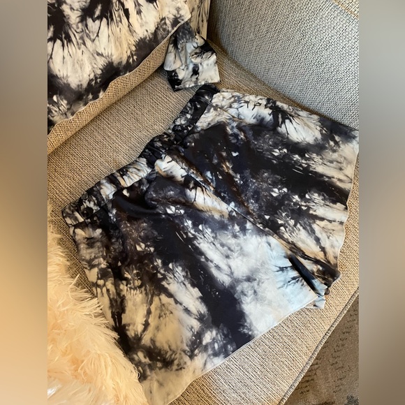 Shein cropped quarter zip top with matching shorts - Picture 13 of 14